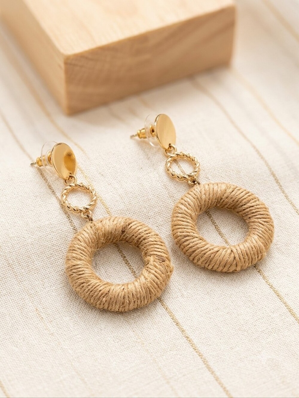 Never Worn Boho Woven Raffia & Gold Ring Drop Earrings | Coastal Chic Statement